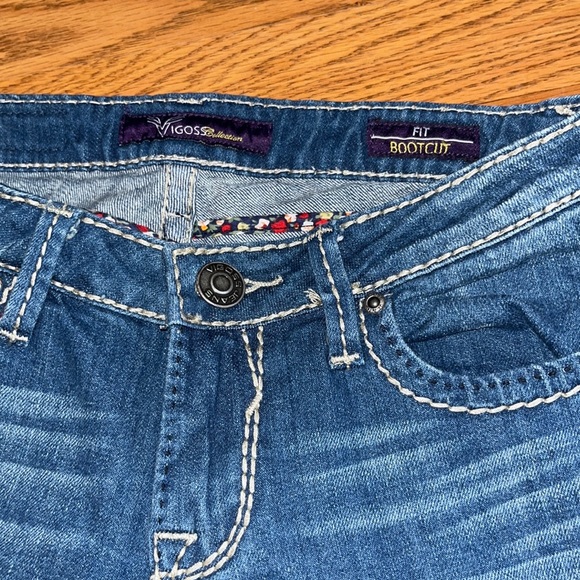 VIGOSS bootcut, low rise jeans. V back pockets. Size 26 - Picture 4 of 14